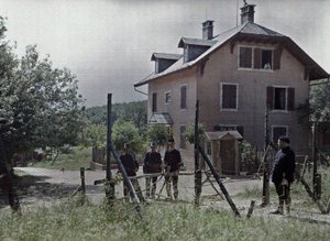 Svájc és Franciaország határa Beurnevésin községben, Jura kantonban, Franciaországban, 1917. június 19. (autokróm)